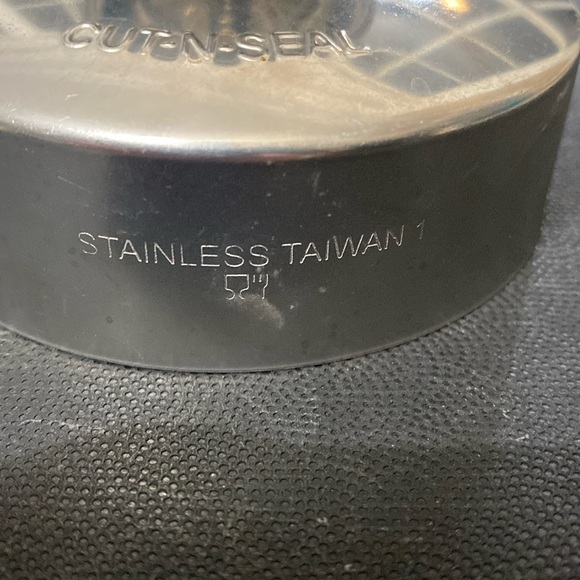 The Pampered Chef Cut N Seal - Picture 3 of 7